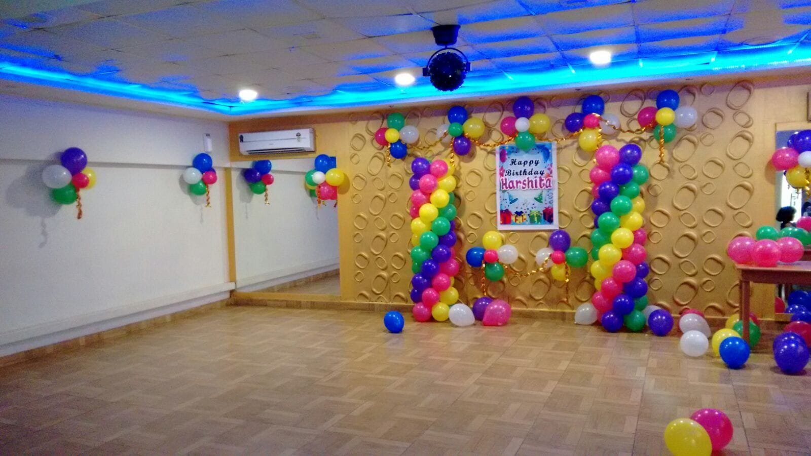 balloon decoration with 2 pillers