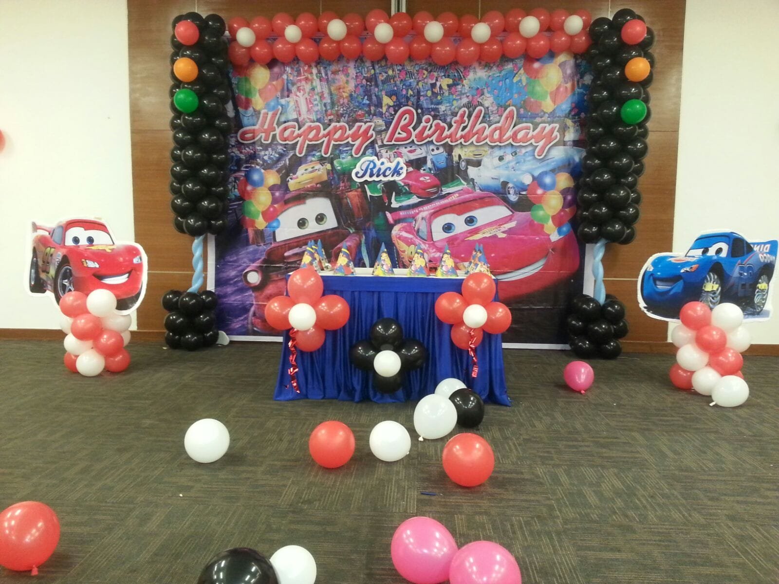 cars theme balloon decoration
