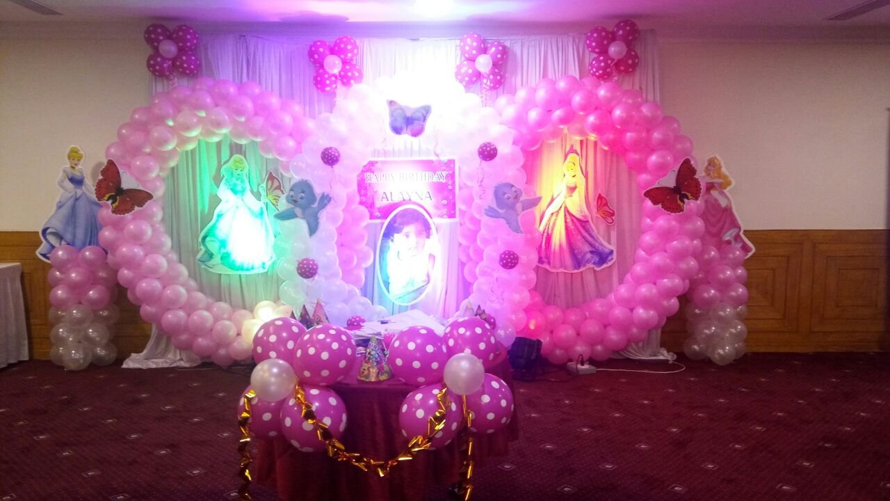 circles theme balloon decoration