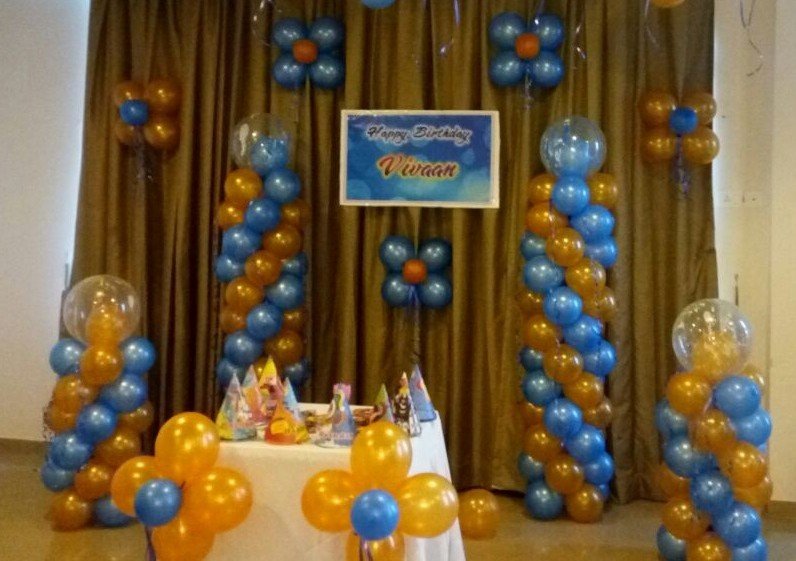 birthday party balloon decoration