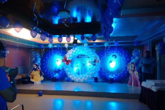 Customized Birthday party balloon decorators in Bangalore