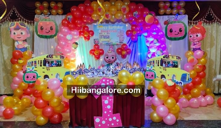 Wheels on the bus Cocomelon theme balloon decorators Bangalore