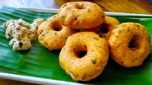 Traditional Andhra minapa vada served with chutney by catering service in Bangalore